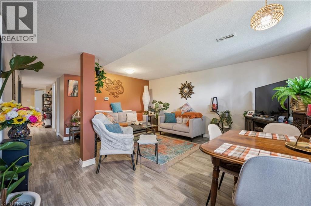 27 VICMOUNT Drive, Kitchener, Ontario, N2M2A2 — Photo 24