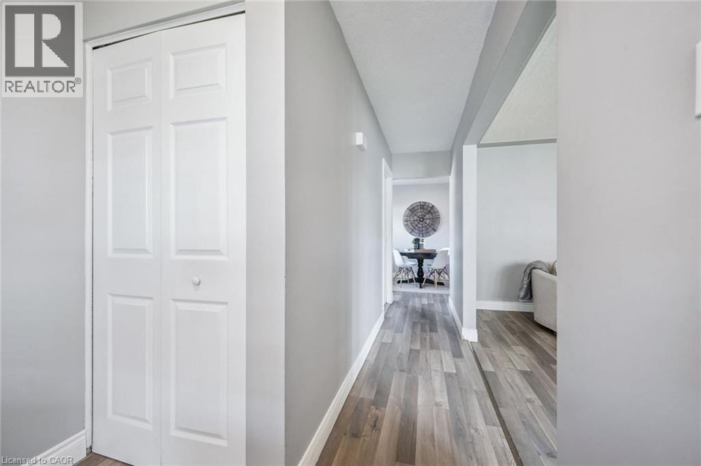 27 VICMOUNT Drive, Kitchener, Ontario, N2M2A2 — Photo 6