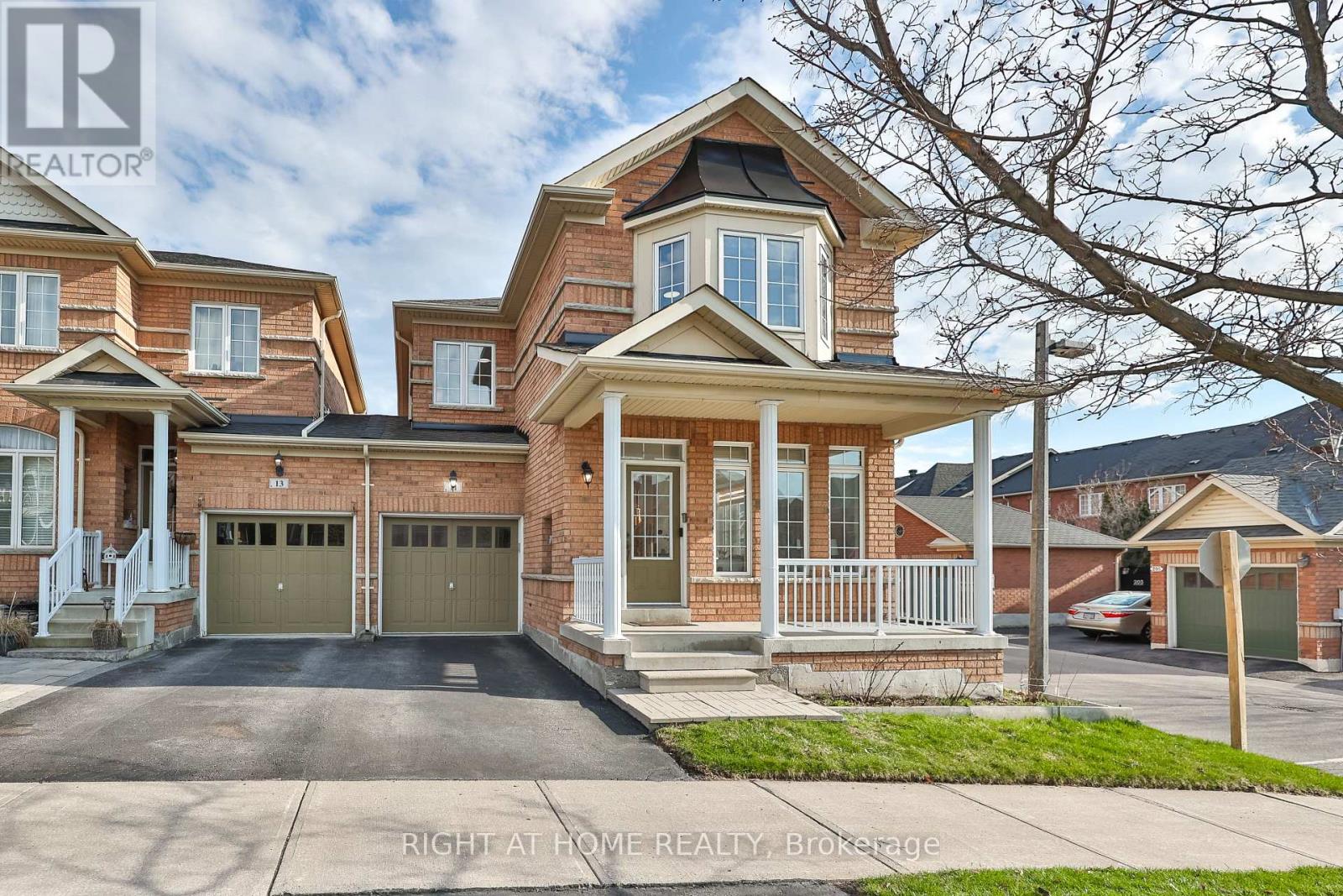 11 RIZAL AVENUE, Markham (Box Grove), Ontario, L6B0G7 — Photo 2