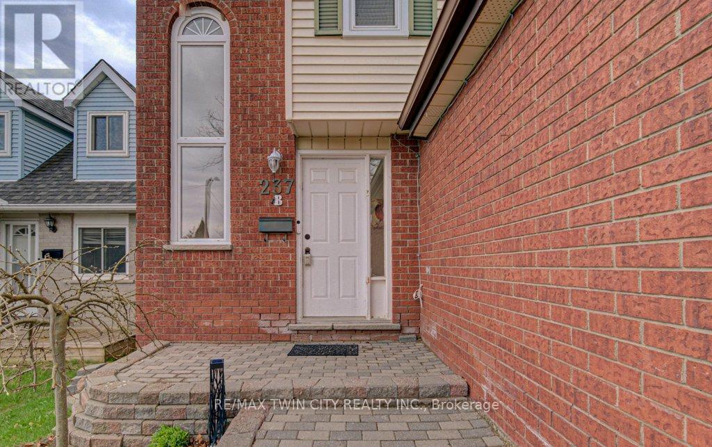 237B THISTLEGLEN PLACE, Waterloo, Ontario, N2T2A6 — Photo 3