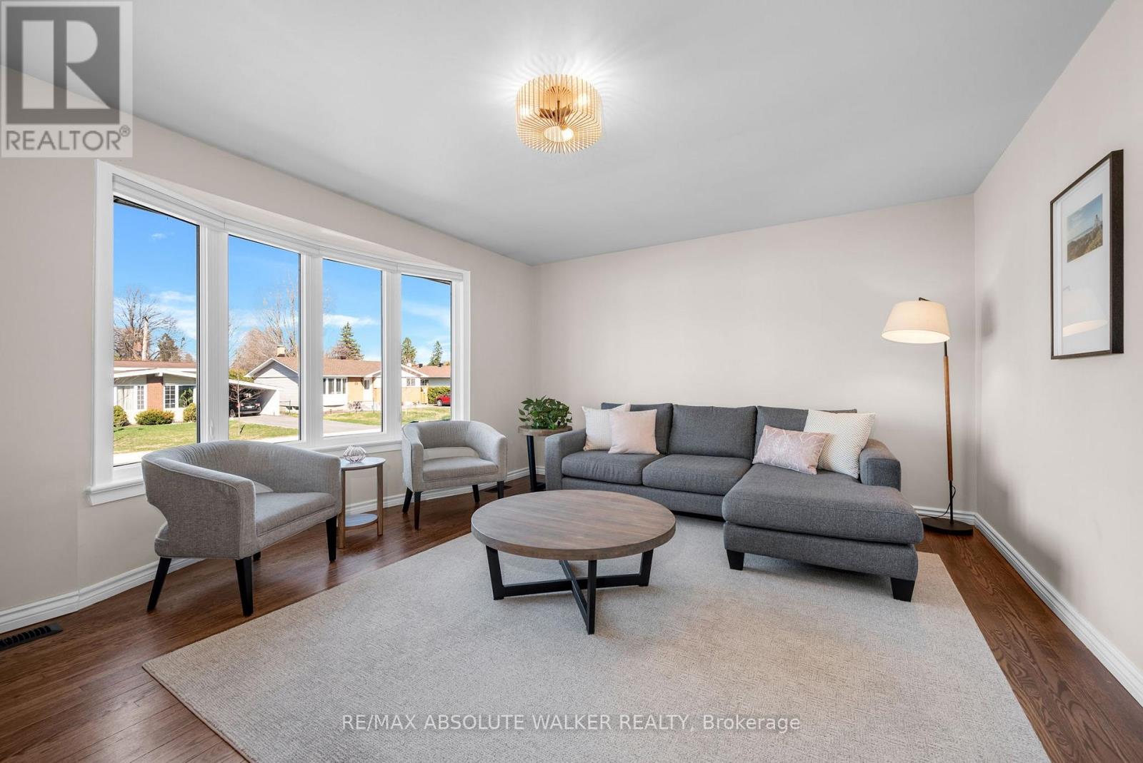 2052 VALLEY DRIVE, Ottawa, Ontario, K1G2P4 — Photo 4