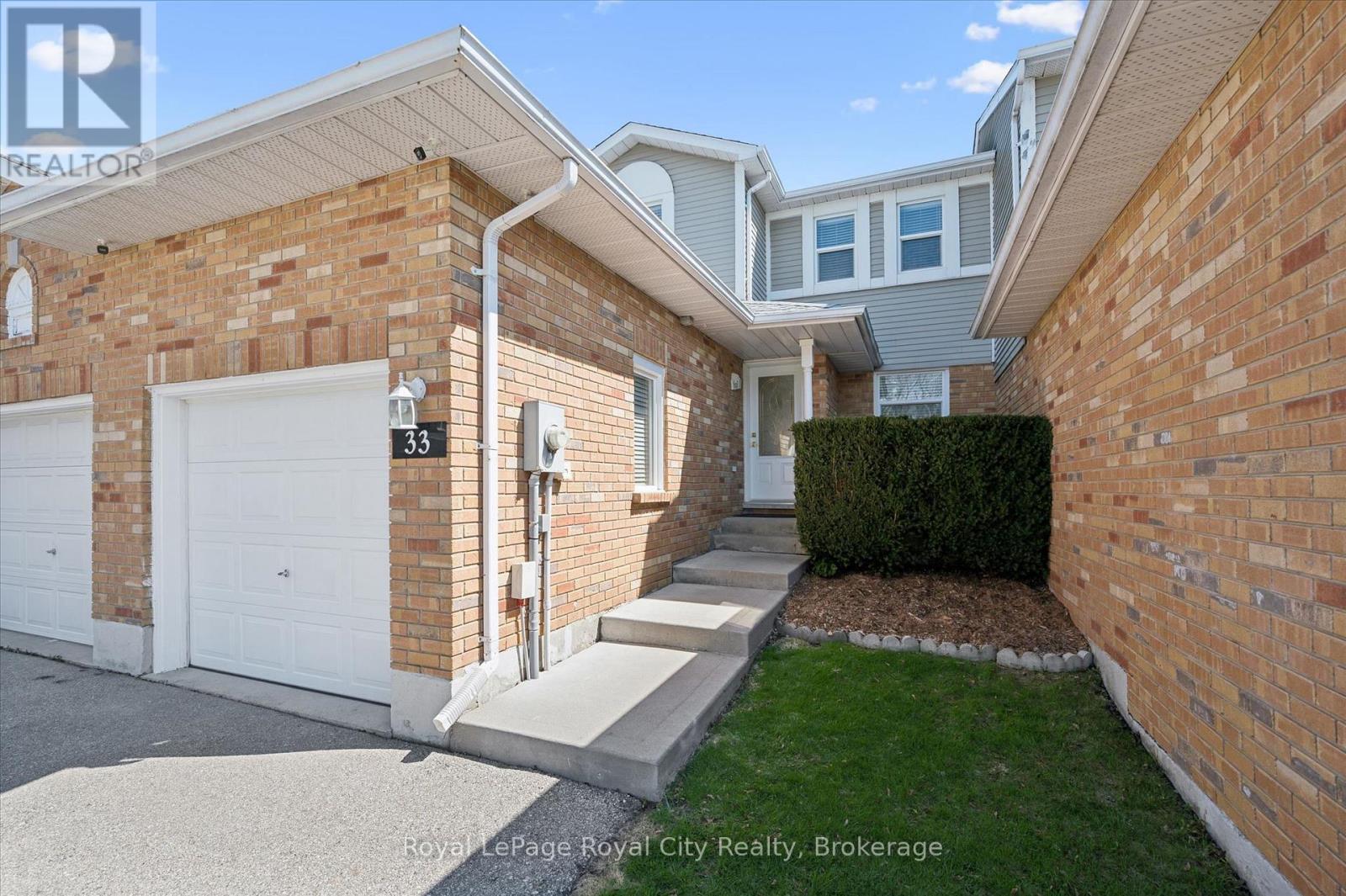 33 FAIRGREEN CLOSE, Cambridge, Ontario, N1T1T6 — Photo 2