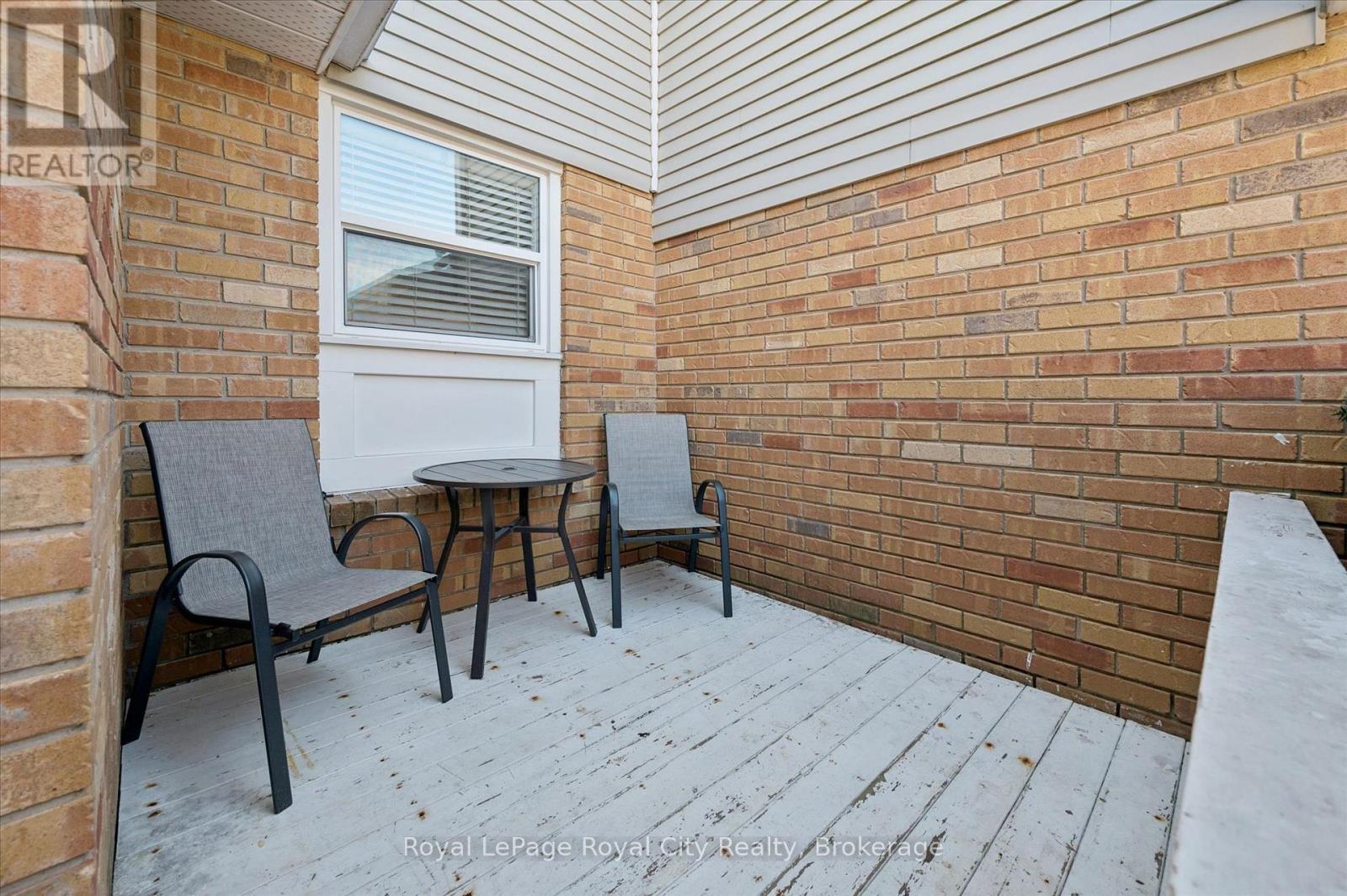 33 FAIRGREEN CLOSE, Cambridge, Ontario, N1T1T6 — Photo 3