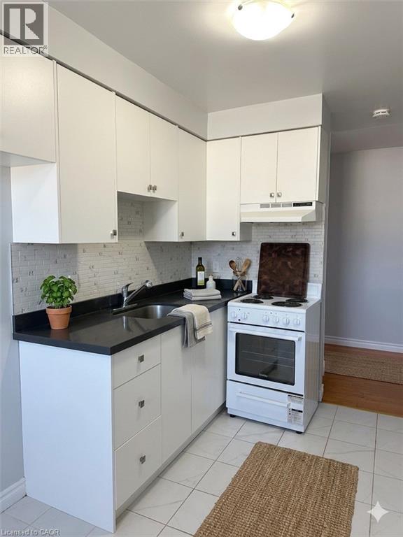 15 MOWAT Boulevard Unit# 14, Kitchener, Ontario, N2E1J1 — Photo 2