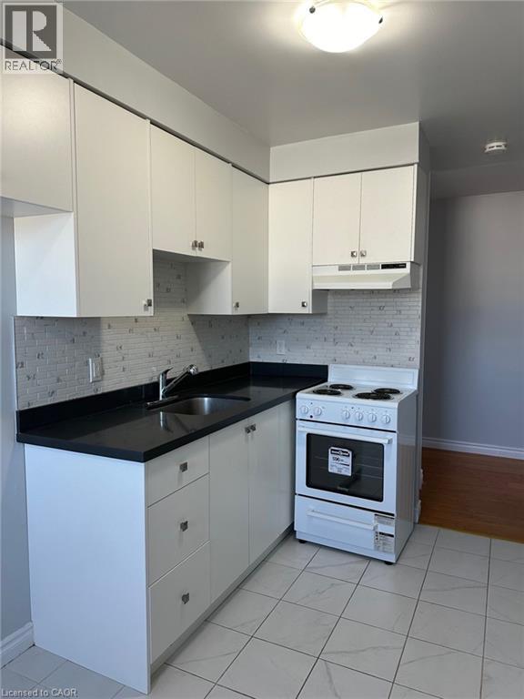 15 MOWAT Boulevard Unit# 14, Kitchener, Ontario, N2E1J1 — Photo 3