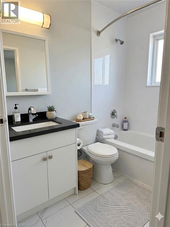 15 MOWAT Boulevard Unit# 14, Kitchener, Ontario, N2E1J1 — Photo 6