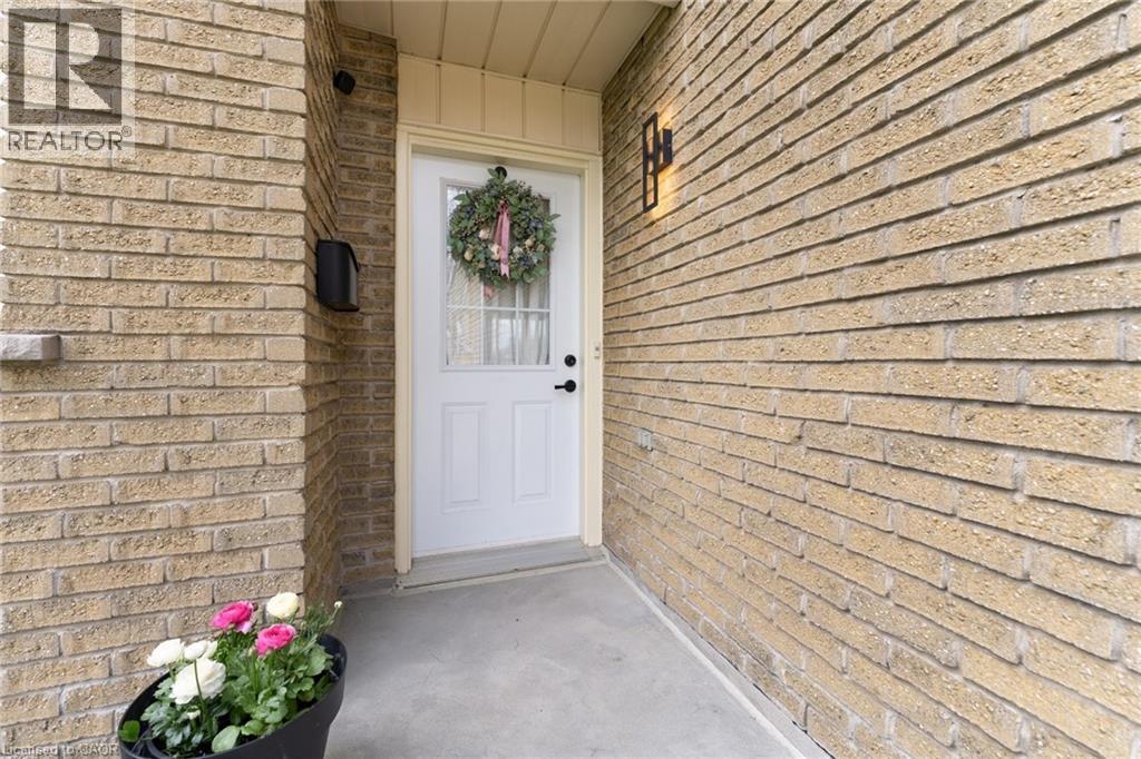 201 QUEEN VICTORIA Drive Unit# 121, Hamilton, Ontario, L8W1W7 — Photo 3