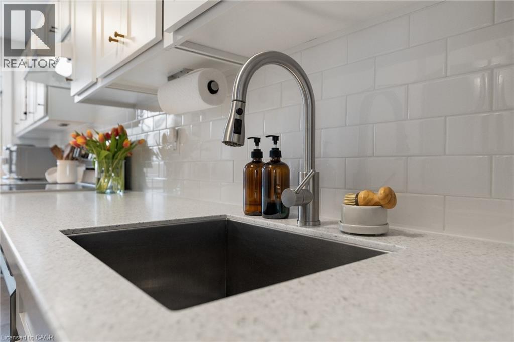 201 QUEEN VICTORIA Drive Unit# 121, Hamilton, Ontario, L8W1W7 — Photo 8