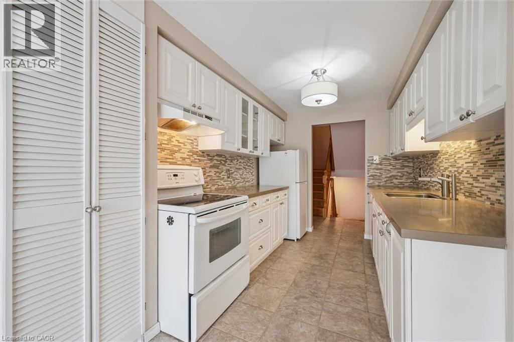 496 BEECHWOOD Drive Unit# 1, Waterloo, Ontario, N2T2C4 — Photo 6