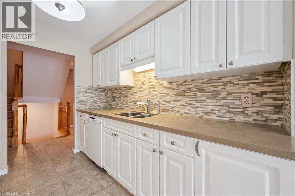 496 BEECHWOOD Drive Unit# 1, Waterloo, Ontario, N2T2C4 — Photo 7