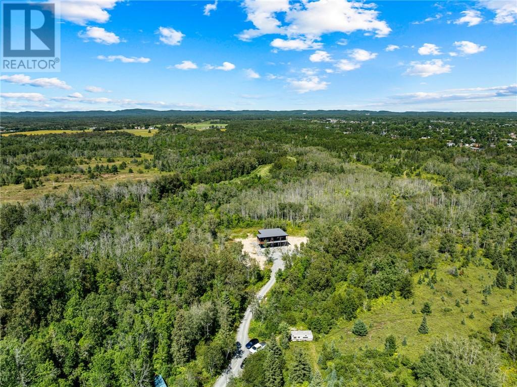 1836 Yorkshire Drive, Val Caron, Ontario, P3N1R9 — Photo 4