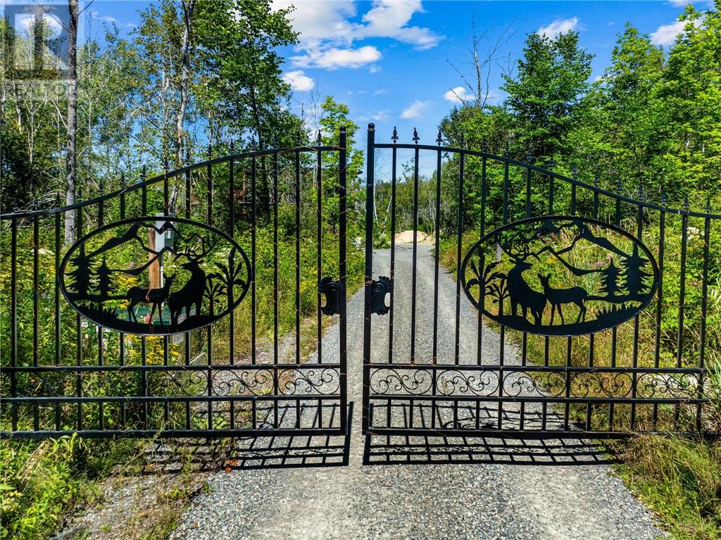 1836 Yorkshire Drive, Val Caron, Ontario, P3N1R9 — Photo 7