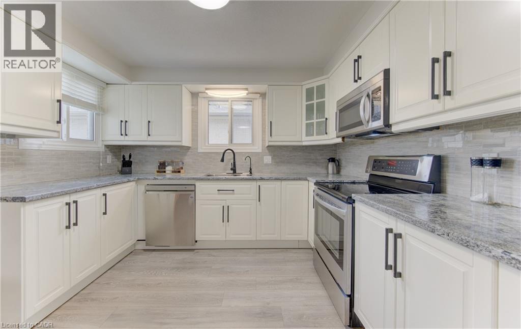 198 THE COUNTRY Way, Kitchener, Ontario, N2E2P4 — Photo 10