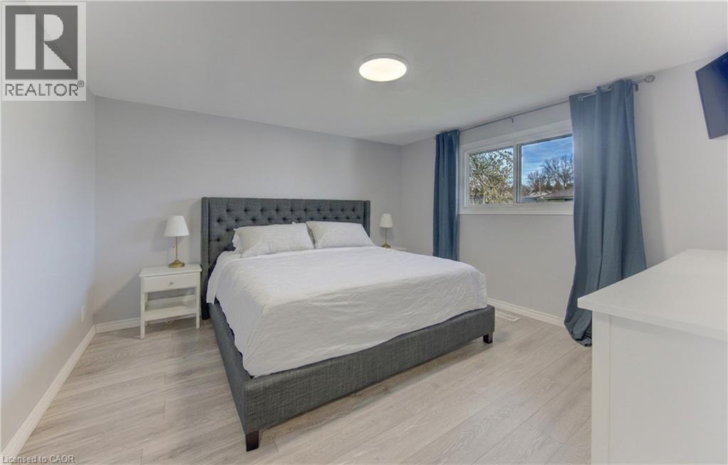 198 THE COUNTRY Way, Kitchener, Ontario, N2E2P4 — Photo 11