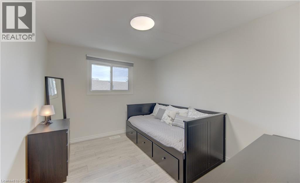 198 THE COUNTRY Way, Kitchener, Ontario, N2E2P4 — Photo 13