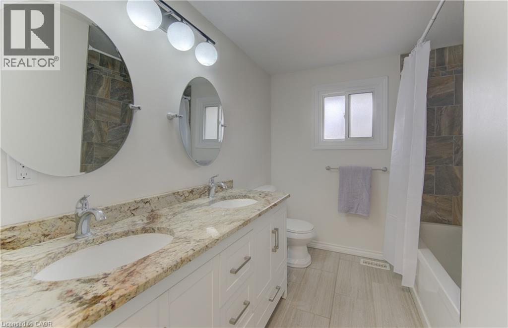 198 THE COUNTRY Way, Kitchener, Ontario, N2E2P4 — Photo 14