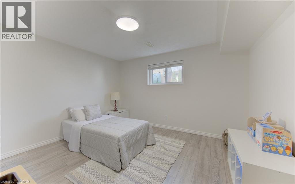 198 THE COUNTRY Way, Kitchener, Ontario, N2E2P4 — Photo 15