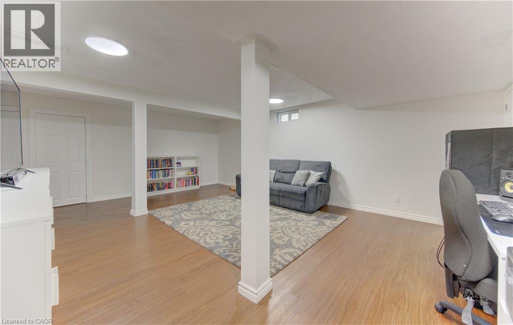 198 THE COUNTRY Way, Kitchener, Ontario, N2E2P4 — Photo 20