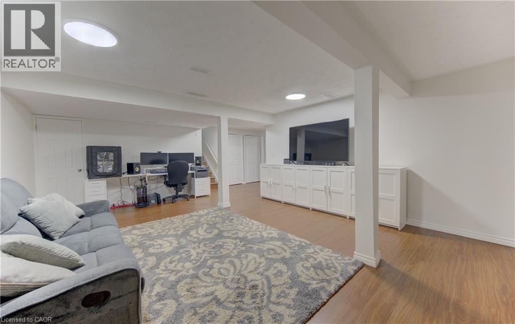 198 THE COUNTRY Way, Kitchener, Ontario, N2E2P4 — Photo 21