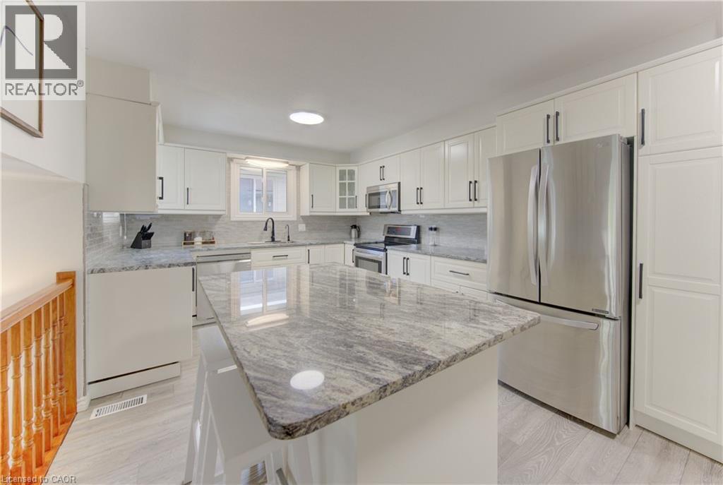 198 THE COUNTRY Way, Kitchener, Ontario, N2E2P4 — Photo 9