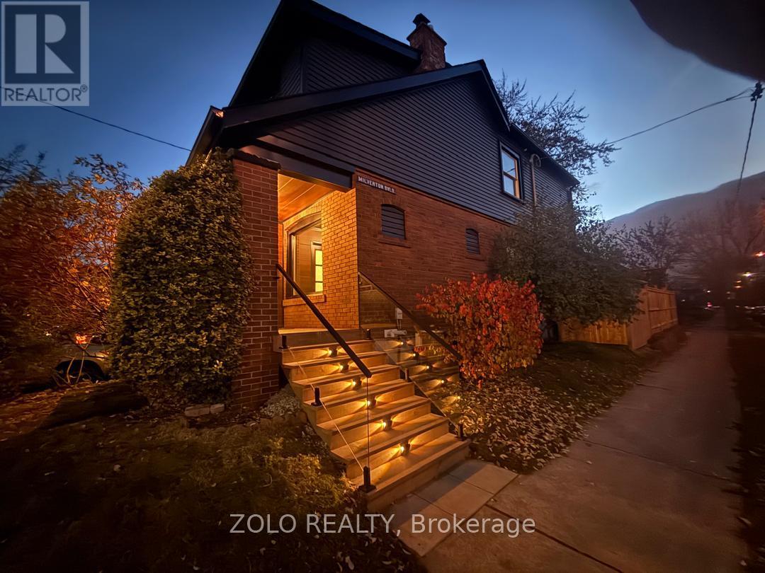 98 WOODMOUNT AVENUE, Toronto (Danforth), Ontario, M4C3Y2 — Photo 2