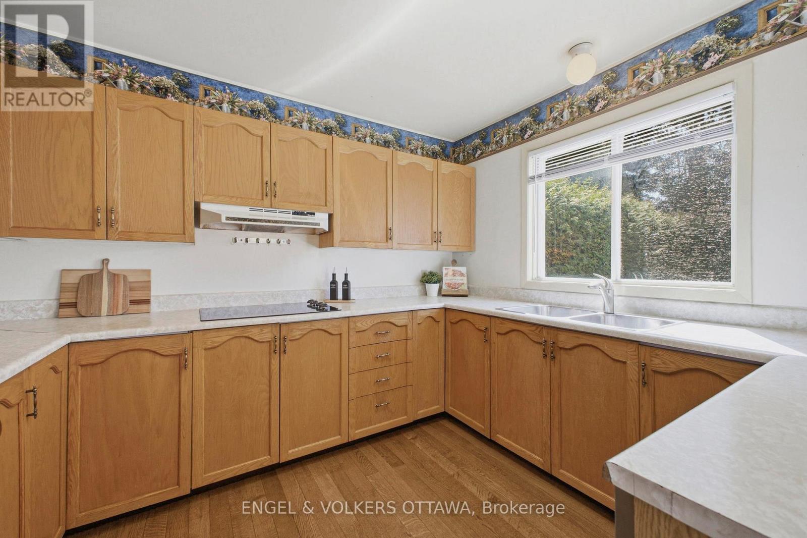 17 DURBIN COURT, Ottawa, Ontario, K2L3T7 — Photo 12