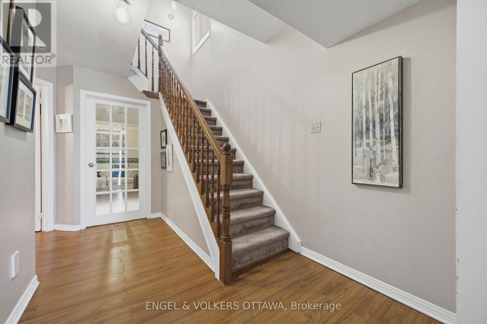 17 DURBIN COURT, Ottawa, Ontario, K2L3T7 — Photo 3