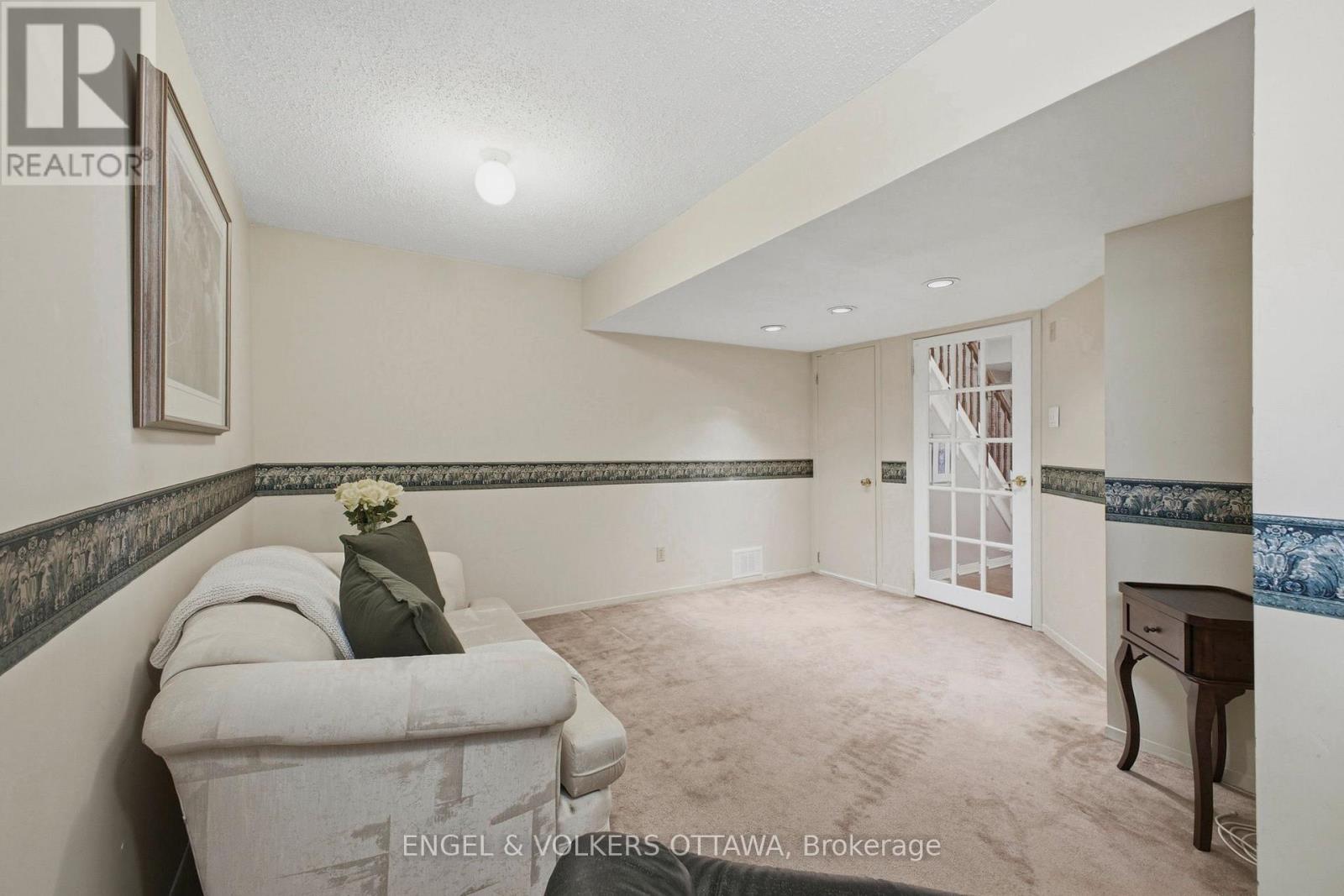 17 DURBIN COURT, Ottawa, Ontario, K2L3T7 — Photo 6