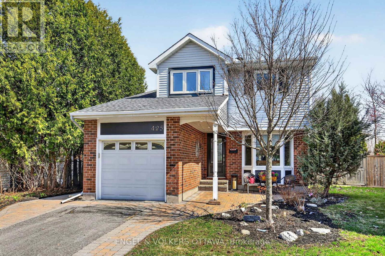 425 TANAGER BAY, Ottawa, Ontario, K1E2Z7 — Photo 2