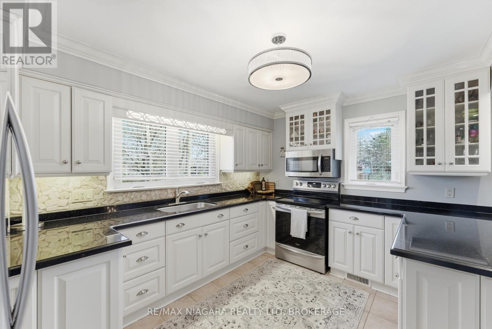 181 WOODSIDE DRIVE, St. Catharines (Glendale/Glenridge), Ontario, L2T1X7 — Photo 10