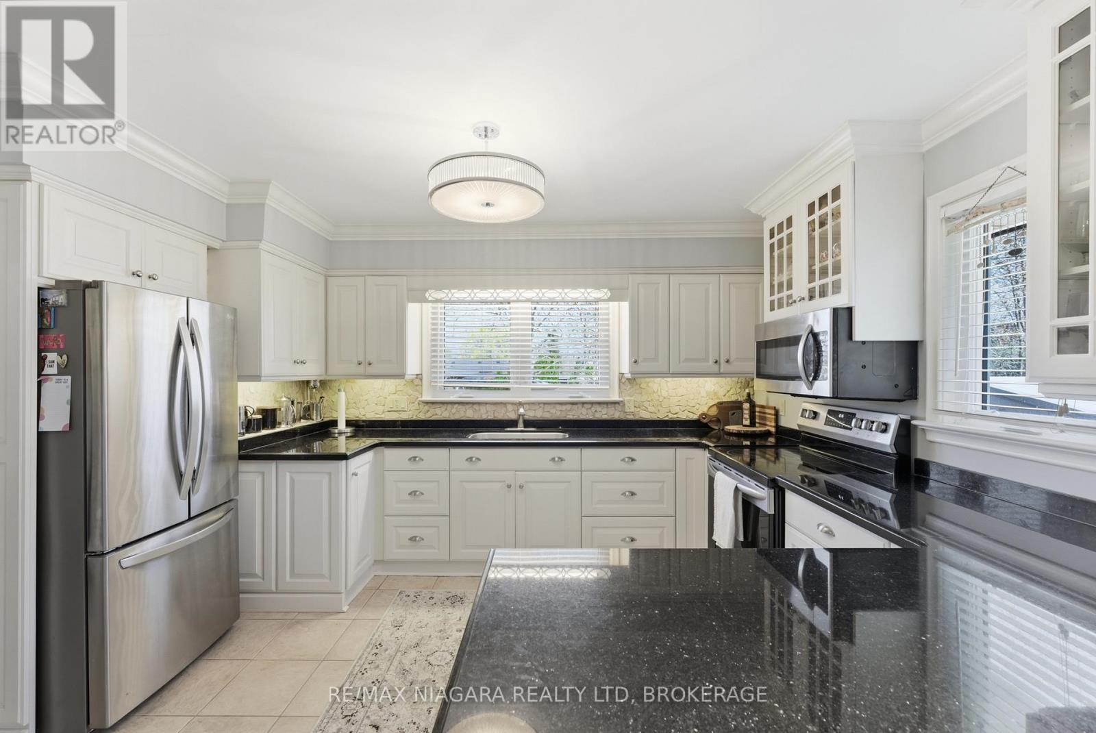 181 WOODSIDE DRIVE, St. Catharines (Glendale/Glenridge), Ontario, L2T1X7 — Photo 8