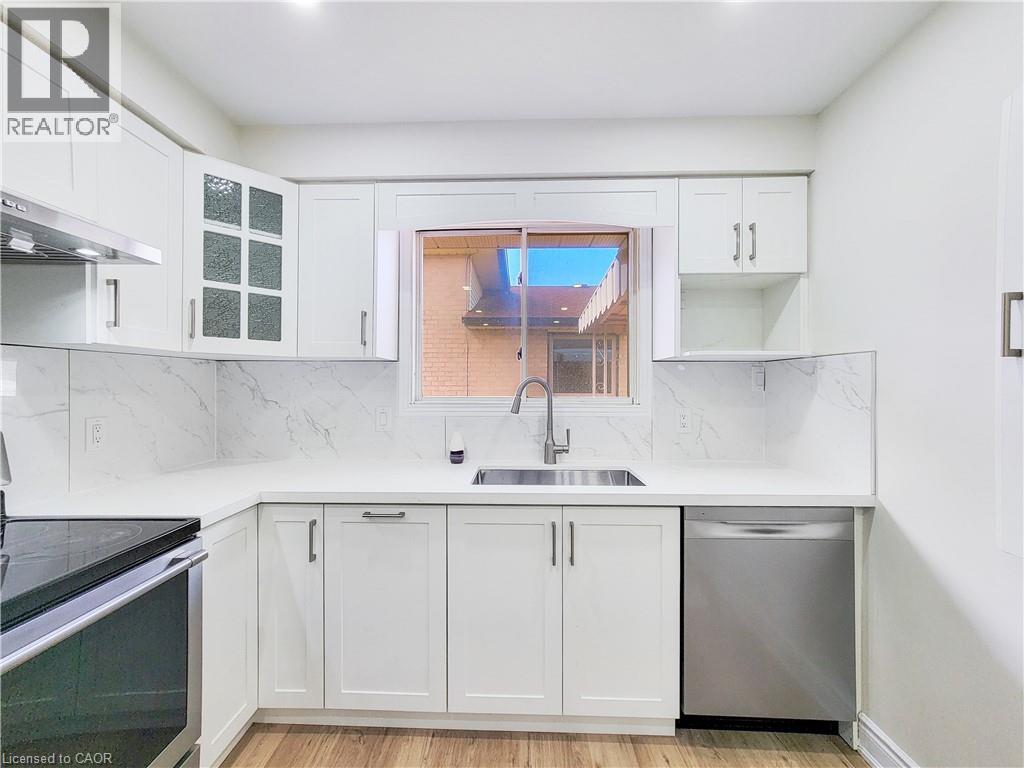 216 RAVENBURY Drive, Hamilton, Ontario, L8W2J1 — Photo 11