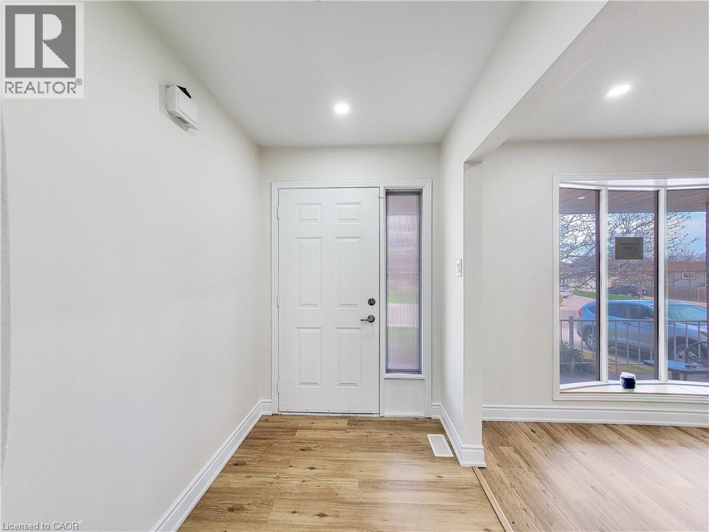 216 RAVENBURY Drive, Hamilton, Ontario, L8W2J1 — Photo 4