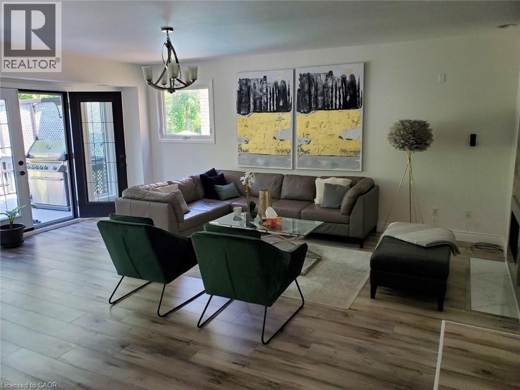 73 WATERFORD Crescent, Stoney Creek, Ontario, L8E4Z7 — Photo 4