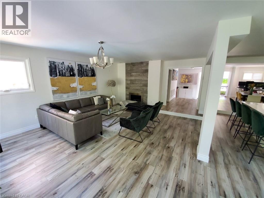73 WATERFORD Crescent, Stoney Creek, Ontario, L8E4Z7 — Photo 5