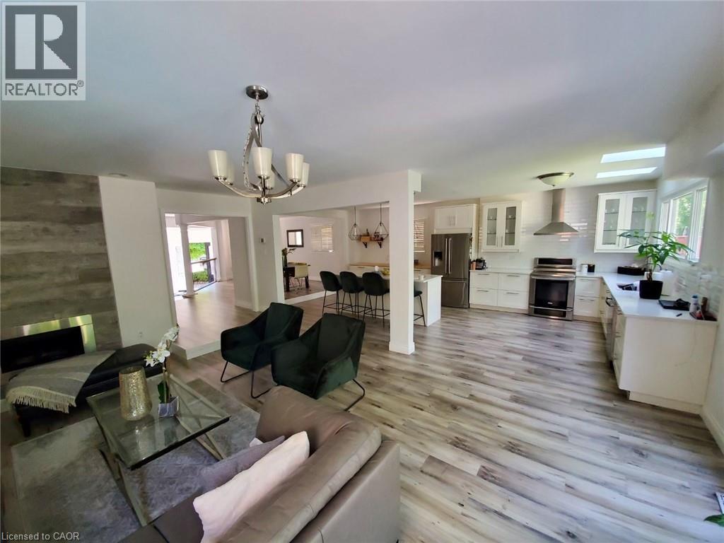 73 WATERFORD Crescent, Stoney Creek, Ontario, L8E4Z7 — Photo 6