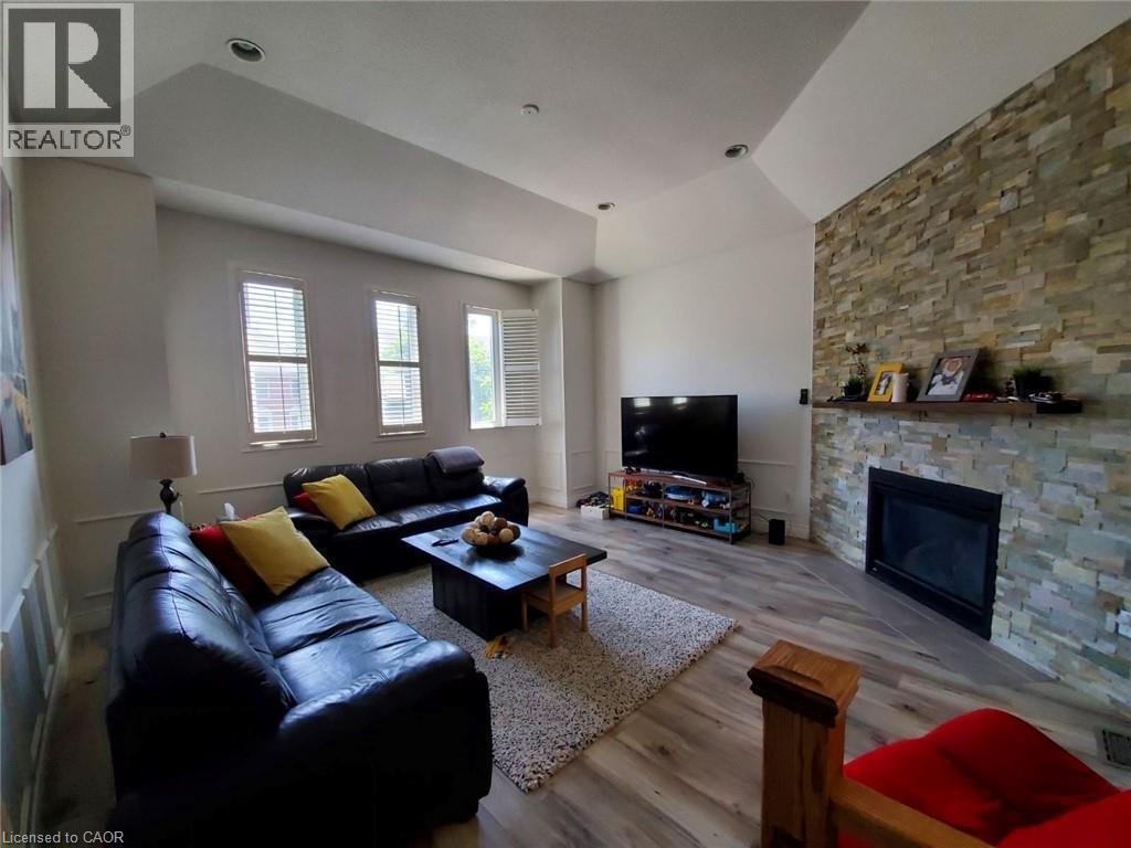 73 WATERFORD Crescent, Stoney Creek, Ontario, L8E4Z7 — Photo 8