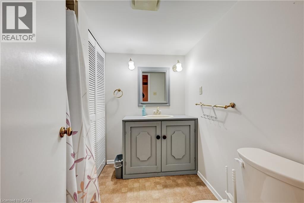 33 CARLYLE Place, Kitchener, Ontario, N2P1B6 — Photo 18