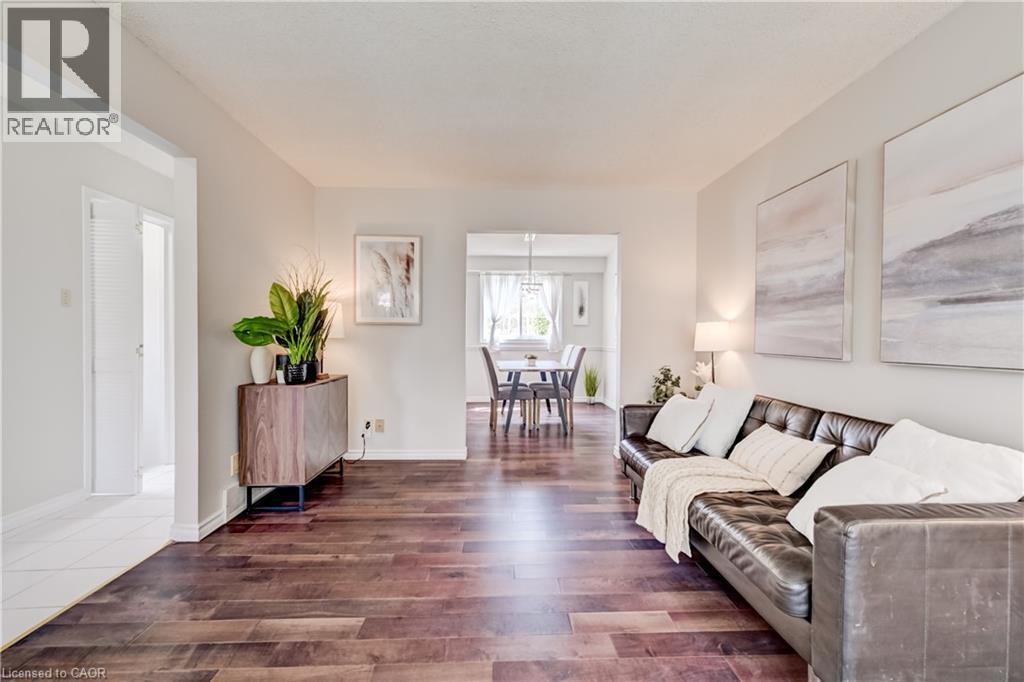 33 CARLYLE Place, Kitchener, Ontario, N2P1B6 — Photo 3