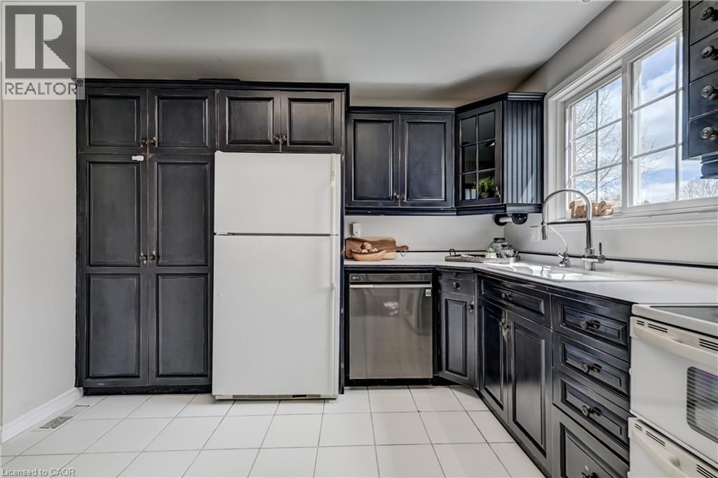 33 CARLYLE Place, Kitchener, Ontario, N2P1B6 — Photo 6