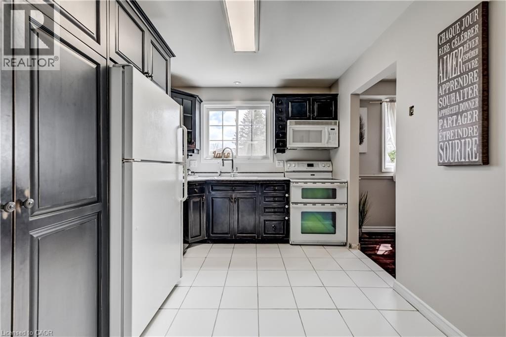 33 CARLYLE Place, Kitchener, Ontario, N2P1B6 — Photo 7