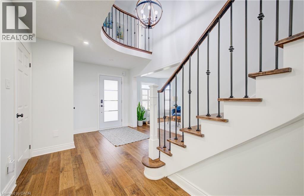 643 PHOEBE Crescent, Burlington, Ontario, L7L6E5 — Photo 5
