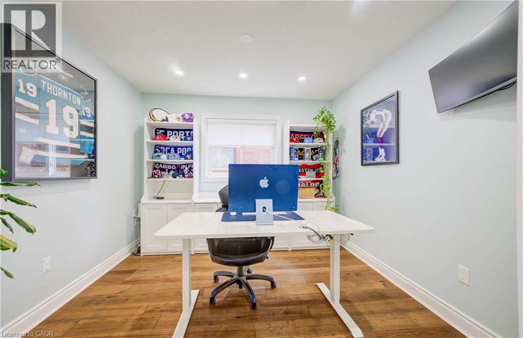 643 PHOEBE Crescent, Burlington, Ontario, L7L6E5 — Photo 9