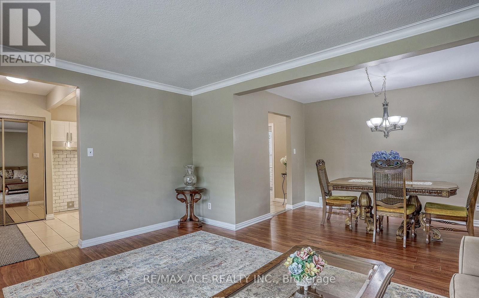 MAIN - 16 MARTA AVENUE, Toronto (Clairlea-Birchmount), Ontario, M1K1V7 — Photo 5