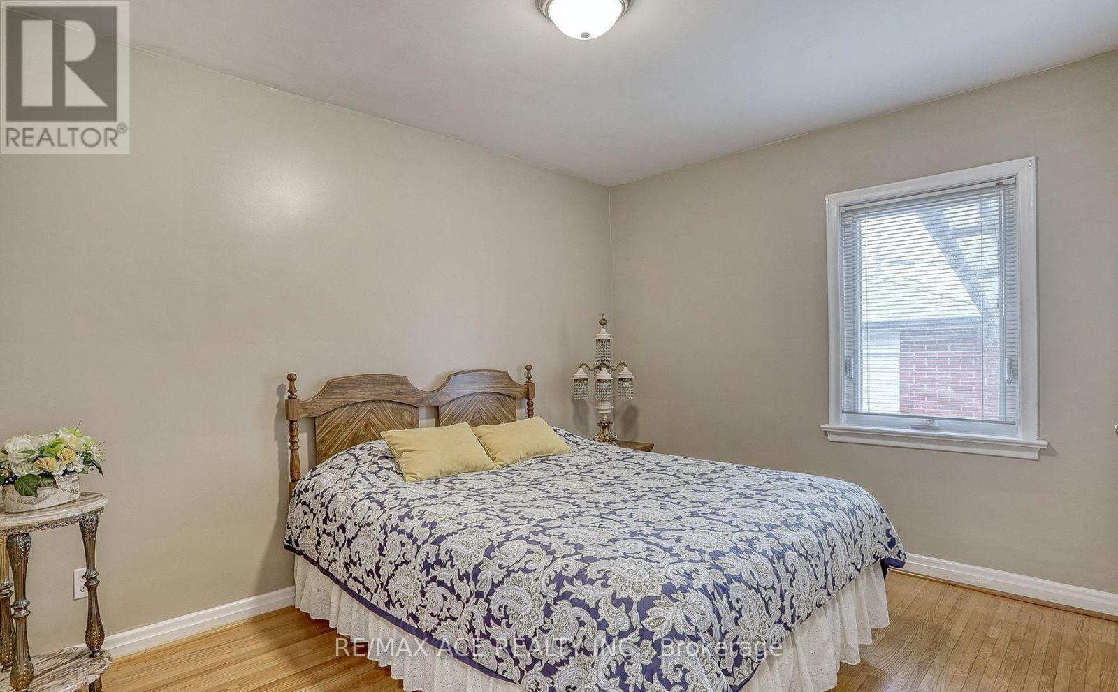 MAIN - 16 MARTA AVENUE, Toronto (Clairlea-Birchmount), Ontario, M1K1V7 — Photo 9