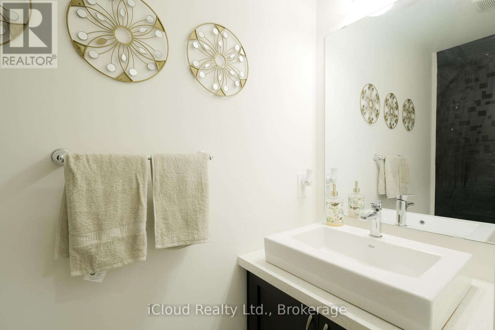 8 WHITTON DRIVE, Brant (Paris), Ontario, N3L0L1 — Photo 11