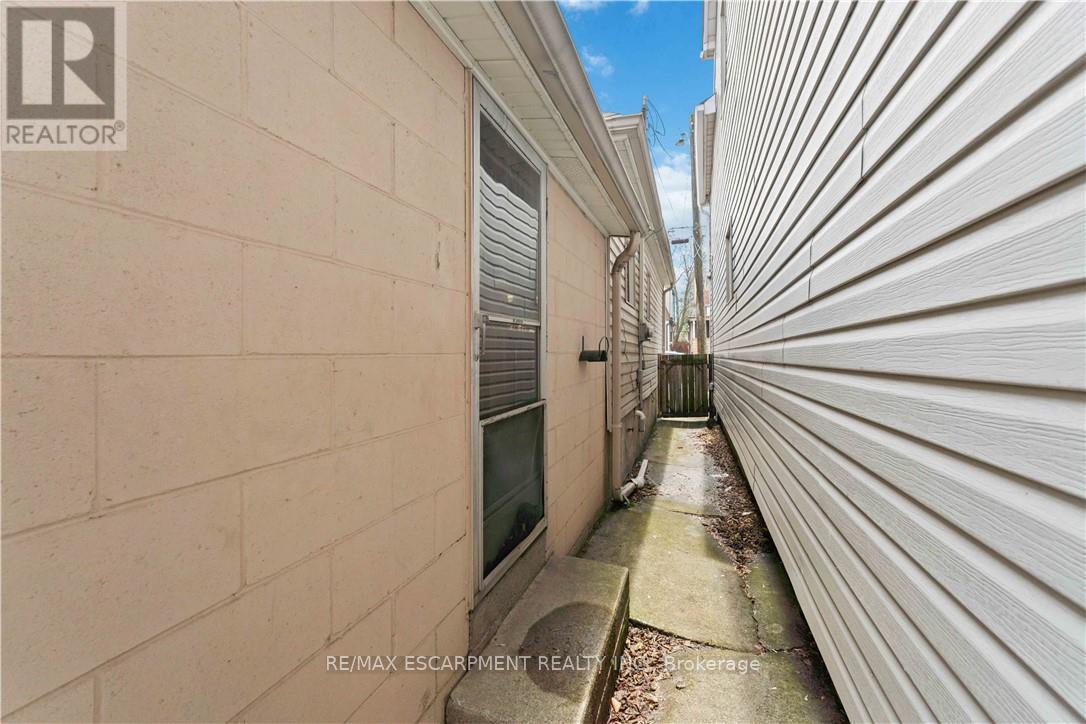 27 EDINBURGH AVENUE, Hamilton (Crown Point), Ontario, L8H2C4 — Photo 18