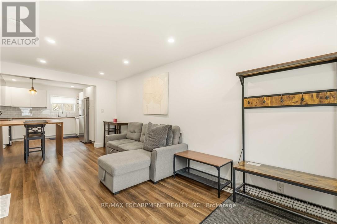 27 EDINBURGH AVENUE, Hamilton (Crown Point), Ontario, L8H2C4 — Photo 3