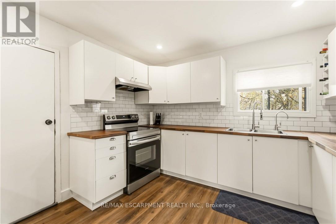 27 EDINBURGH AVENUE, Hamilton (Crown Point), Ontario, L8H2C4 — Photo 9