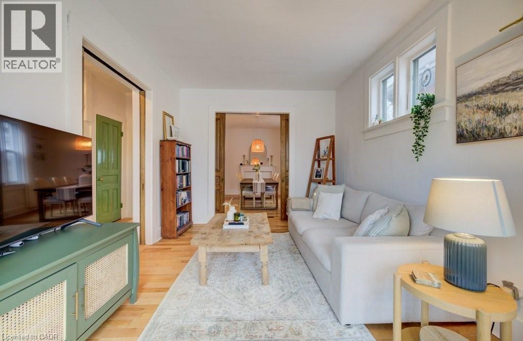 8 SPRING Street E, Waterloo, Ontario, N2J2L8 — Photo 10